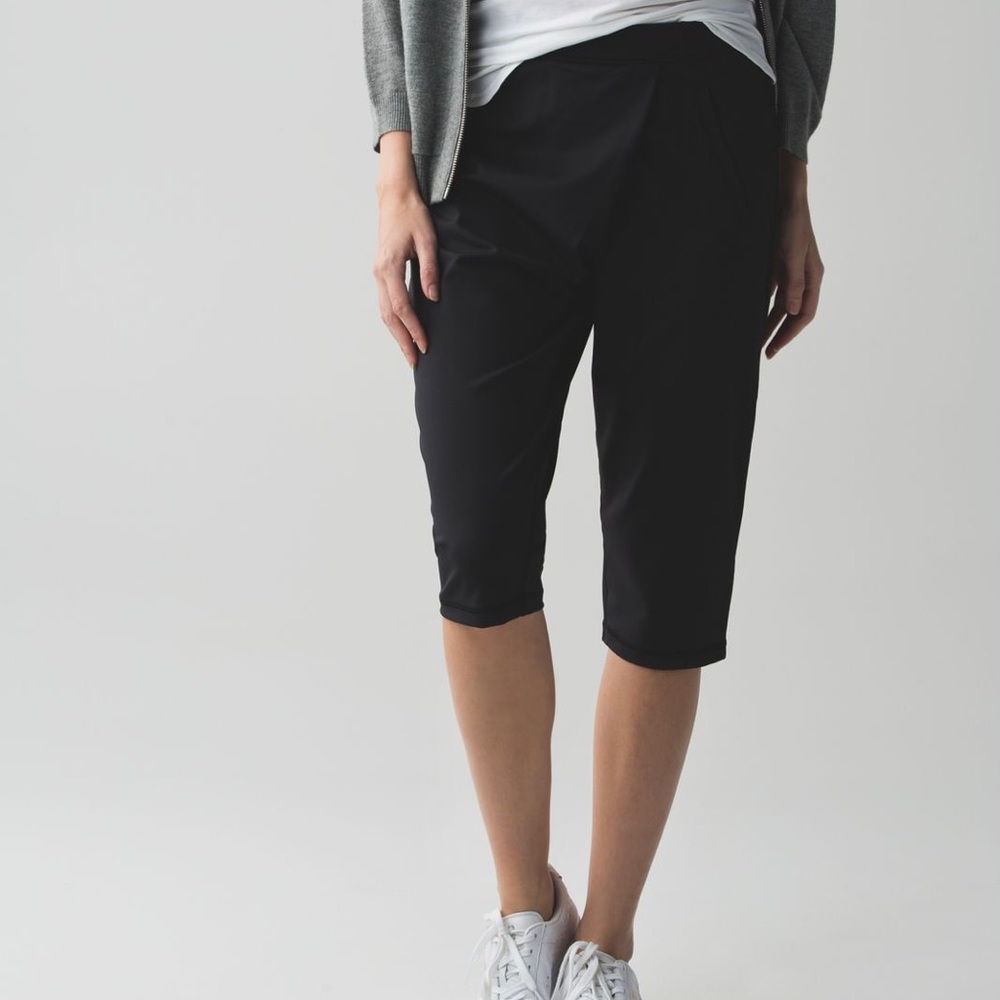 Lululemon Retreat Yogi Crop Harlem Pants Black